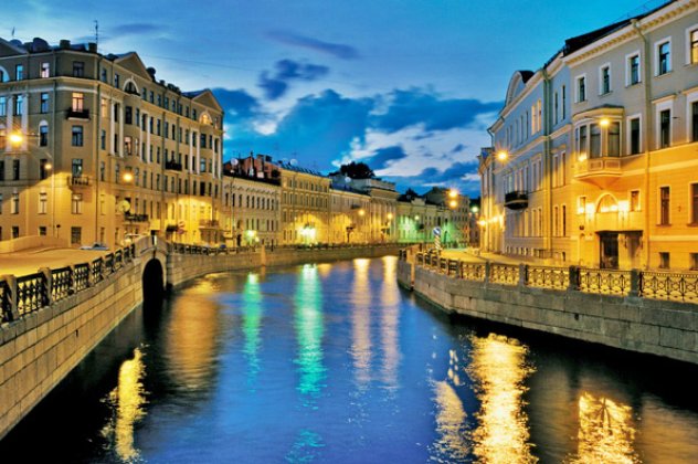Αγία Πετρούπολη: η Ρωσική «Βενετία» με τα εντυπωσιακά κανάλια και την μπλε, πράσινη, κίτρινη και κόκκινη γέφυρα του 18ου αιώνα (φωτό) - Κυρίως Φωτογραφία - Gallery - Video