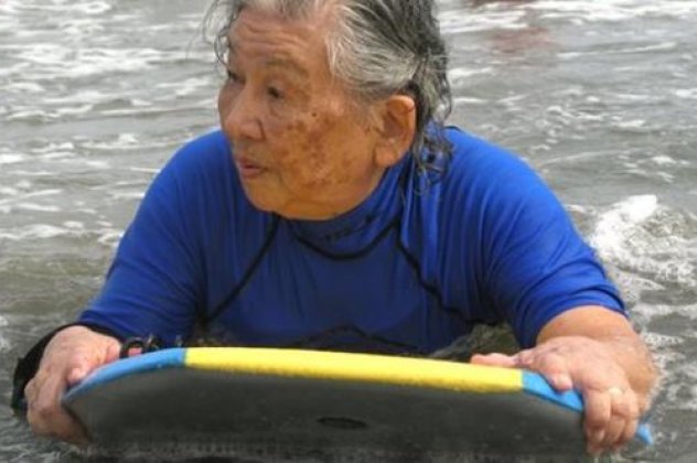 Το...surfing χρόνια δεν κοιτά-Το αποδεικνύει αυτή η 84χρονη Βραζιλιάνα! (βίντεο)  - Κυρίως Φωτογραφία - Gallery - Video