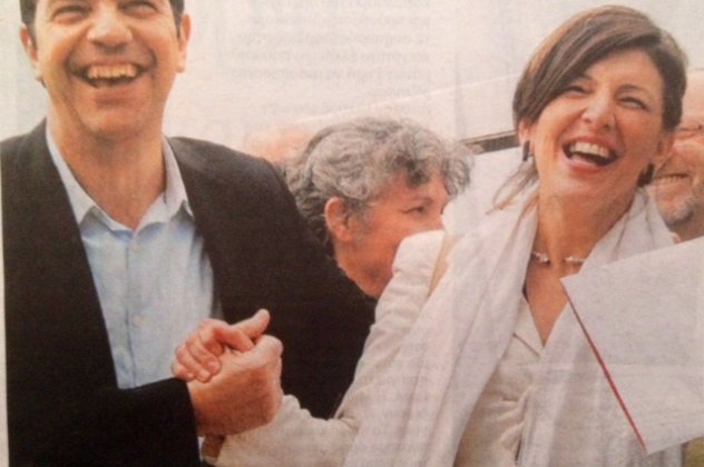 Και ύστερα μου λέτε γιατί έχει πέραση ο Αλέξης Τσίπρας στις γυναίκες! Η Γιολάντα Ντίαθ γελάει σαν να είναι η τελευταία φορά καθώς της σφίγγει το χέρι! (Φωτό)  - Κυρίως Φωτογραφία - Gallery - Video