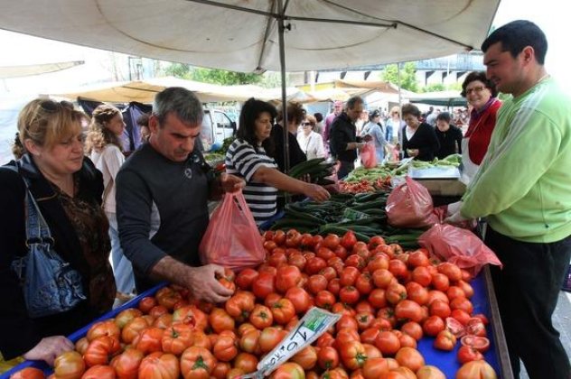 Σε ποιες λαϊκές αγορές θα μοιράσουν σήμερα δωρεάν φρούτα και λαχανικά οι παραγωγοί‏!  - Κυρίως Φωτογραφία - Gallery - Video