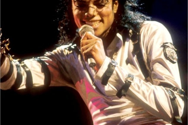 Πρεμιέρα για το πρώτο από τα οκτώ ανέκδοτα τραγούδια του Μάικλ Τζάκσον με τίτλο ''Love Never Felt So Good'' - Συντονιστείτε με τα μουσικά βραβεία iHeartRadiο!   - Κυρίως Φωτογραφία - Gallery - Video