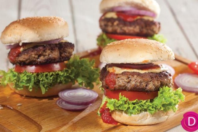 Τι καλύτερο απ' το να φτιάξετε σπιτικά & υγιεινά burger που θα λατρέψουν τα παιδιά! Ακολουθήστε βήμα προς βήμα τις συμβουλές της Ντίνας Νικολάου και θα έχετε το τέλειο αποτέλεσμα! - Κυρίως Φωτογραφία - Gallery - Video