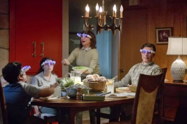 Smileee: Να πως είναι ένα οικογενειακό γεύμα με Google Glass και Google Gl-Assholes! (βίντεο)‏  - Κυρίως Φωτογραφία - Gallery - Video