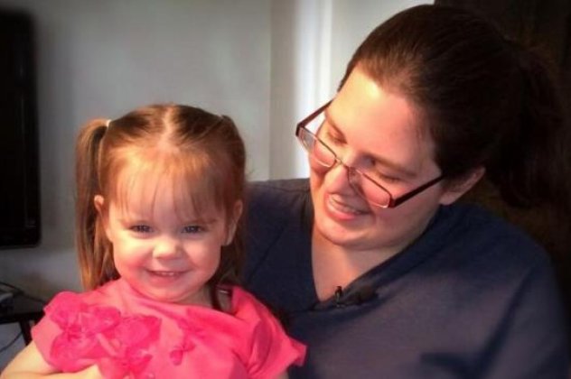 Ένα 2χρονο κοριτσάκι βρήκε δότη για μεταμόσχευση νεφρού μέσα από το facebook! Διαβάστε τη συγκινητική της ιστορία (φωτό & βίντεο) - Κυρίως Φωτογραφία - Gallery - Video