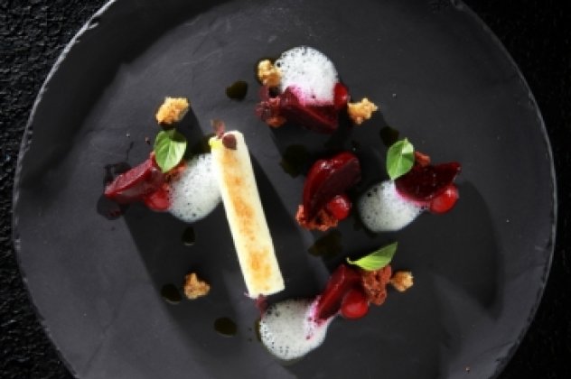 Γκερεμέζι «brulée» με παντζάρια και πέστο φουντούκι-Μια γκουρμέ δημιουργία από τον καλλιτέχνη της κουζίνας Γιάννη Λουκάκο - Κυρίως Φωτογραφία - Gallery - Video