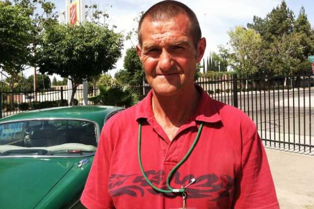 52χρονος πάμφτωχος βρήκε 125.000 δολάρια και τα επέστρεψε - η ανταμοιβή του; - Κυρίως Φωτογραφία - Gallery - Video