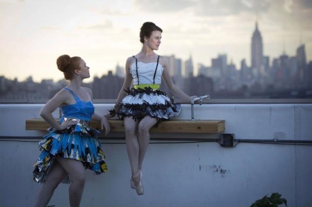 Απίστευτο fashion show στη Νέα Υόρκη με κομμάτια από ανακύκλωση : η νέα τρέλα των Αμερικανών λέγεται Trashion από το trash- σκουπίδι και το Fashion- μόδα! (φωτό)  - Κυρίως Φωτογραφία - Gallery - Video