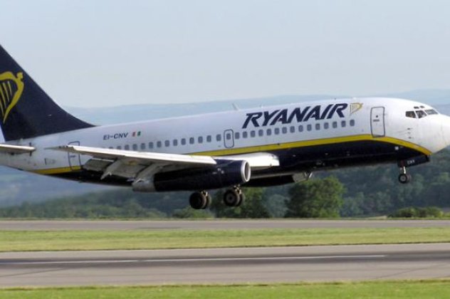 Αναγκαστική προσγείωση αεροσκάφους Ryanair στην Αθήνα -  Επιβάτης σε πτήση Θεσσαλονίκη - Πάφος, έπαθε αμόκ και ανάγκασε τους κυβερνήτες να προσγειώσουν το αεροσκάφος!  - Κυρίως Φωτογραφία - Gallery - Video