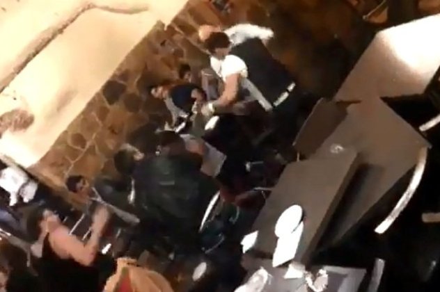 Το ξύλο της χρονιάς σε ελληνική ταβέρνα στη Μελβούρνη - Ιπτάμενες καρέκλες και σκηνές χάους έκαναν... καλοκαιρινό το εστιατόριο! (βίντεο) - Κυρίως Φωτογραφία - Gallery - Video