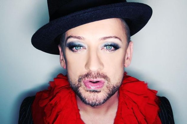 Στη Μύκονο βρίσκεται ο Boy George που έκανε τον DJ σε κλαμπ και ο φακός τον συνέλαβε βαμμένο, καλοχτενισμένο, καλοντυμένο, μεγαλωμένο‏! (φωτό)  - Κυρίως Φωτογραφία - Gallery - Video