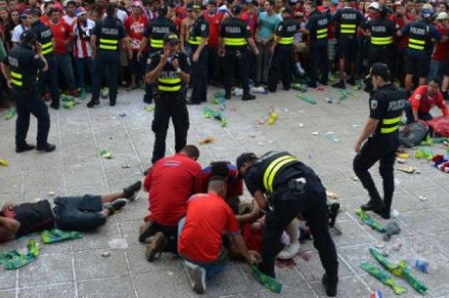 Σοβαρά επεισόδια στην Κόστα Ρίκα-Μαχαιρώθηκαν τρεις φίλαθλοι μετά από τον αποκλεισμό της Εθνικής ομάδας από την Ολλανδία (φωτογραφίες)  - Κυρίως Φωτογραφία - Gallery - Video