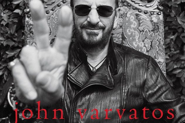 O Ringo Star έγινε μανεκέν στα 74 και το διασκεδάζει: Με μαύρο δερμάτινο μπουφάν του John Varvatos και το περίφημο σήμα των Beatles για την ειρήνη μοιάζει νεαρούλης των 60's! (Φωτό) - Κυρίως Φωτογραφία - Gallery - Video