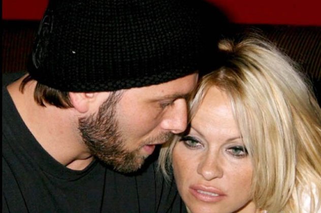 Έτοιμη για ένα ακόμη διαζύγιο η Pamela Anderson απο τον...σύζυγό της, που παντρεύτηκε δύο φορές - Το προαναγγέλει με μακροσκελές ποίημα στο Facebook! - Κυρίως Φωτογραφία - Gallery - Video