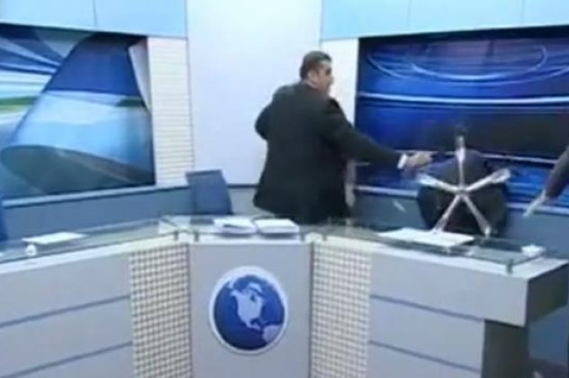 Ξύλο στον αερα εκπομπής στην Ιορδανία! Απίστευτος καυγάς στην τηλεόραση λόγω Ασάντ! (βίντεο) - Κυρίως Φωτογραφία - Gallery - Video