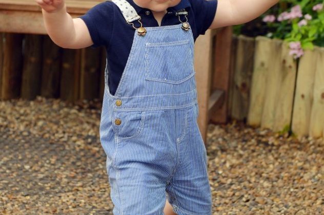 Happy Birthday cute prince George: Με μια επίσημη φωτογραφία του μικρού πρίγκιπα Γεώργιου γιορτάζει η βασιλική οικογένεια της Αγγλίας τα πρώτα του γενέθλια (φωτό) - Κυρίως Φωτογραφία - Gallery - Video