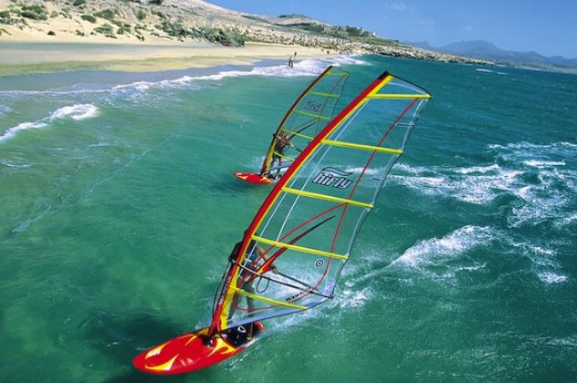 Surfing, windsurfing, water ski και kitesurfing: Αν αγαπάτε τα θαλάσσια σπορ, δείτε που μπορείτε να... δαμάσετε τα κύματα εντός Αττικής - Κυρίως Φωτογραφία - Gallery - Video