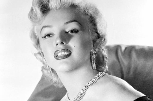 Vintage Beauty: H Marilyn Monroe σούπερ σέξυ και μόνο με την πετσέτα της, μόλις ένα μήνα πριν από τον θάνατό της! (φωτό) - Κυρίως Φωτογραφία - Gallery - Video