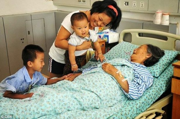Story of the day: Η απίστευτη ιστορία μιας Κινέζας ρακοσυλλέκτριας που ανέθρεψε μαζί με τον άντρα της 30 εγκαταλελειμμένα μωρά! (φωτό) - Κυρίως Φωτογραφία - Gallery - Video