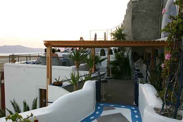 Τα πιο θρυλικά μπαρ σε ελληνικά νησιά: από του Franco για sunset, στο Αέρινο της Σερίφου, στο Domus της Καλύμνου, Αστικόν στα Κύθηρα, Φάρος στο Καστελόριζο (φωτό) - Κυρίως Φωτογραφία - Gallery - Video