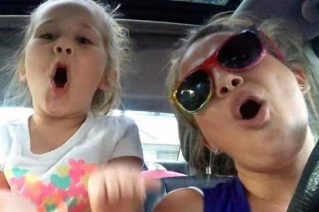 Το βίντεο της ημέρας: Απολαύστε μια μαμά με την κόρη της σε ένα απίθανο ντουέτο που έχει γίνει viral με 2,5 εκατ. views στο youtube! (βίντεο) - Κυρίως Φωτογραφία - Gallery - Video