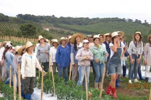 600 γυναίκες μόνες ψάχνουν τον κατάλληλο γαμπρό! Ένα ολόκληρο χωριό μόνο για γυναίκες σε ηλικία γάμου! (φωτό)  - Κυρίως Φωτογραφία - Gallery - Video