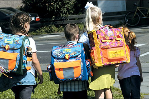 Πόσο... αθώα είναι η σχολική τσάντα του παιδιού σας; Τι κινδύνους εγκυμονεί για τη σπονδυλική του στήλη; - Κυρίως Φωτογραφία - Gallery - Video