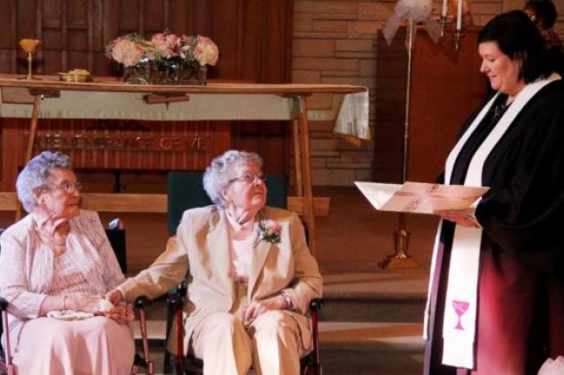 Εκπληκτικό ! Δυο γυναίκες 90 χρονών παντρεύτηκαν μετά από σχέση 72 ετών! (φωτό) - Κυρίως Φωτογραφία - Gallery - Video