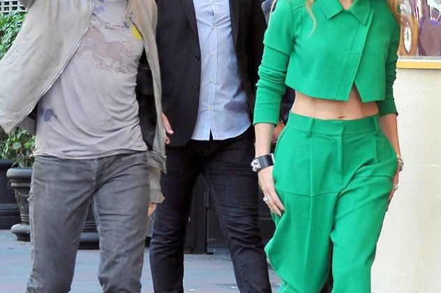 Τι δουλειά έχει, ντυμένη στην πένα, η Jennifer Lopez με τον άνδρα της Nicole Kidman, Keith Urban; Σε άψογη φόρμα η Λατίνα σεξοβόμβα χαμογελάει με τον αγαπημένο τραγουδιστή - Κυρίως Φωτογραφία - Gallery - Video