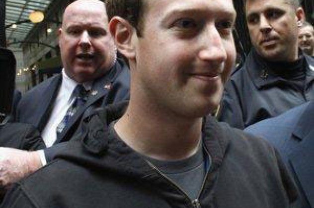Επιμένει να φοράει τζιν και φούτερ με κουκούλα στις συναντήσεις του με επενδυτές ο ιδρυτής του Facebook!! - Κυρίως Φωτογραφία - Gallery - Video