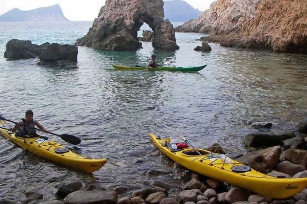 Περιπέτεια για 2 ηλικιωμένα ζευγάρια στη Μήλο!! - Κυρίως Φωτογραφία - Gallery - Video