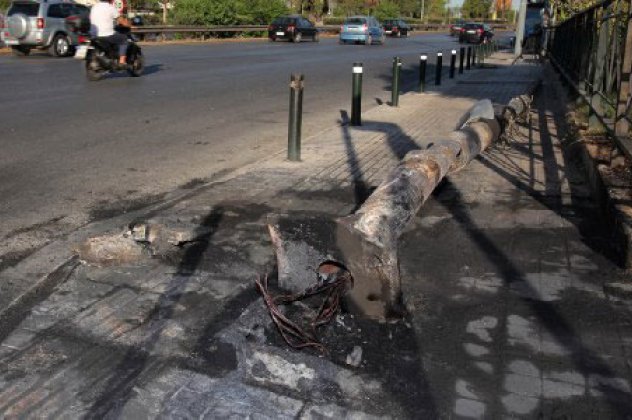 Θεέ μου, τι τραγωδία! 4 νεαροί απανθρακώθηκαν και ο οδηγός φίλος τους σώθηκε! - Κυρίως Φωτογραφία - Gallery - Video