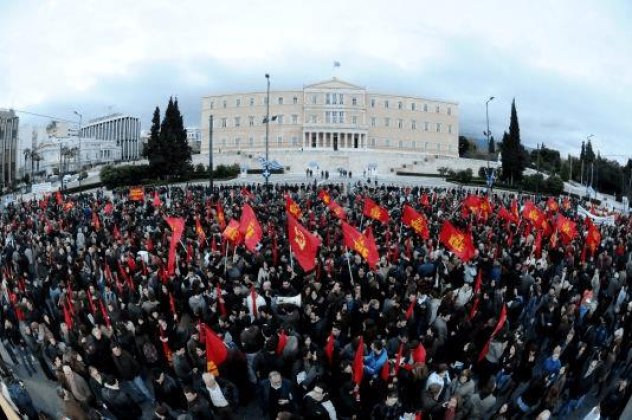 Διαδηλώσεις του ΚΚΕ σε όλη την Ελλάδα κατά των νέων μέτρων  - Κυρίως Φωτογραφία - Gallery - Video