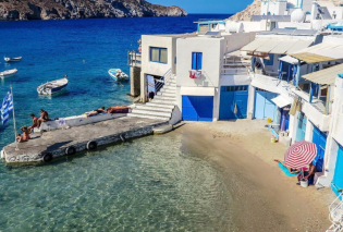 Ποιο είναι το ελληνικό νησί με τις 80 παραλίες - Έχει κλέψει την καρδιά Βρετανών και Αυστραλών (φωτό)