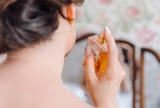 Αυτά είναι τα 5 tips για να διαρκεί το άρωμα σας περισσότερο – Έτσι θα μυρίζετε υπέροχα όλη την μέρα (φωτό)
