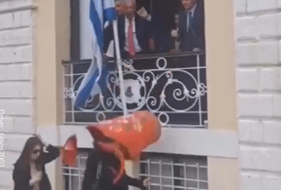 Σοκαριστικό βίντεο: Μπότης στην Κέρκυρα πέφτει πάνω σε κεφάλι αμέριμνης περαστικής – Ευτυχώς, όλα καλα!