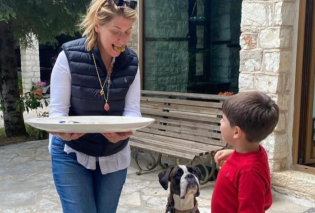Πάσχα για τις παρουσιάστριες των ειδήσεων: Η Σία Κοσιώνη με τον γιο της στο Καρπενήσι - Ζεστή αγκαλιά για την Μάρα Ζαχαρέα & τον σύζυγο της (φωτό)