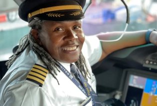 Topwoman η Theresa Claiborne: Πιλοτάρησε αεροπλάνα για 43 χρόνια - Ήρθε η ώρα της ξεκούρασης (φωτό-βίντεο)