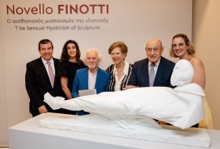 Με μεγάλη λαμπρότητα και σε κλίμα έντονης συγκίνησης εγκαινιάστηκε η έκθεση Novello Finotti - Δείτε φωτό από τη μεγάλη βραδιά στο ίδρυμα Β. & Μ. Θεοχαράκη	