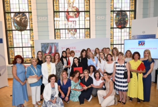 3rd Greek TopWomen Awards σε 22 κορυφαίες γυναίκες στο επιχειρείν & τον πολιτισμό - Life Achievement στην Αγγελική Φράγκου - Τιμής ένεκεν σε 7 «μάνες κουράγιο» (φωτό)