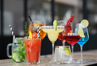 Αυτά είναι τα 7 cocktails με τις λιγότερες θερμίδες – Απόλαυση χωρίς ενοχές για αυτό το καλοκαίρι (φωτό)