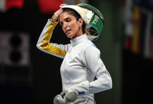Συγκλονιστικό!!! - Η Νάταλι Μοελάουζεν αγωνίζεται στους Ολυμπιακούς αλλά σήμερα χειρουργείται για αφαίρεση όγκου στο Παρίσι - Έτρεμαν τα πόδια της την ώρα της ξιφασκίας 