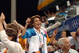 Γιάννα Αγγελοπούλου, η Προεδράρα: Χθες, οι Ελληναράδες ξεθόλωσαν, μέτρησαν το δείκτη της ευφυΐας της κι όχι μόνο το μήκος του πούρου της! Trop tard 