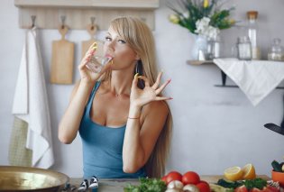 Αρωματισμένο νερό: Είναι υγιεινό, λιποδιαλυτικό & στην μόδα- Δείτε εδώ 3 hot συνταγές για να το απολαμβάνετε σπίτι σας 