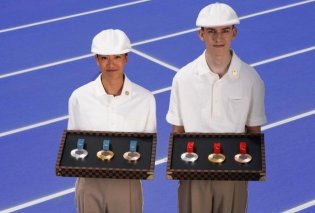 Παρίσι 2024: Απλές, σικ με γαλλική φινέτσα - Ο Louis Vuitton μόλις αποκάλυψε τις στολές για τους Ολυμπιονίκες (βίντεο)