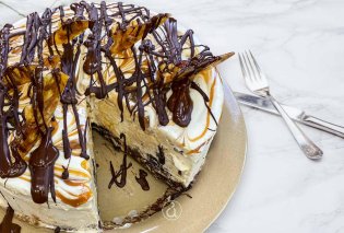 Αργυρώ Μπαρμπαρίγου: Η σοκαριστική τούρτα παγωτό - Με βάση το μπισκότο, καραμελωμένη, με επικάλυψη από σοκολάτα, γρήγορη & οικονομική !