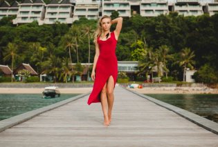 10 κομψά φορέματα, ιδανικά για γάμο στην παραλία - Θα είστε η πιο εντυπωσιακή καλεσμένη (φωτό)