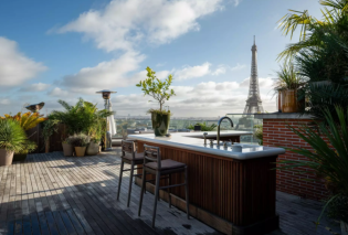 Rooftop Eiffel: Η απόλυτη παριζιάνικη μεζονέτα – Ταράτσα με θέα τον Πύργο Άιφελ – Minimal & chic διακόσμηση με μοντέρνες πινελιές (φωτό)