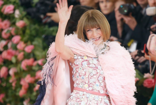 Anna Wintour: Οι 10 top εμφανίσεις της όλων των εποχών! – Η «πρέσβειρα» της μόδας έκλεισε τα 75 (φωτό & βίντεο) 