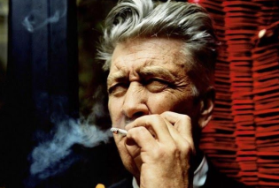 David Lynch με εμφύσημα: Δυσκολεύομαι να περπατήσω, κόψτε το τσιγάρο – Κάπνιζα από 8 ετών (βίντεο)