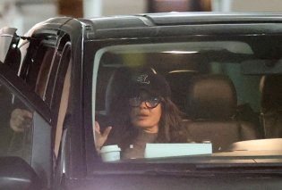 Δείτε φωτογραφίες: Η Salma Hayek στην Ελλάδα - Με γκρι φούτερ, φόρμα, γυαλιά και καπέλο